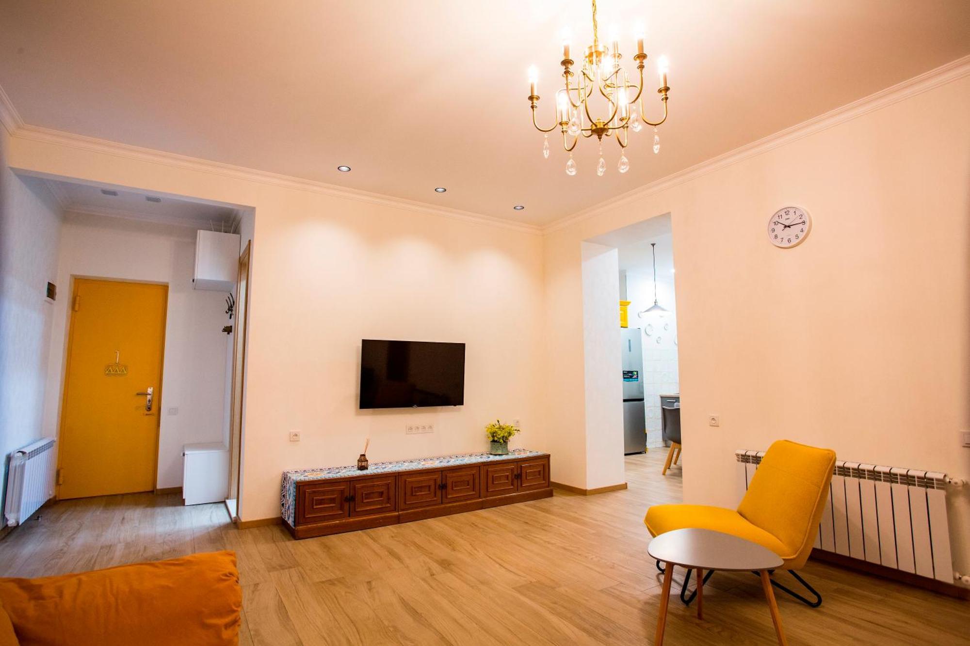 Yellow Apartment In Avlabari Tbilisi Esterno foto