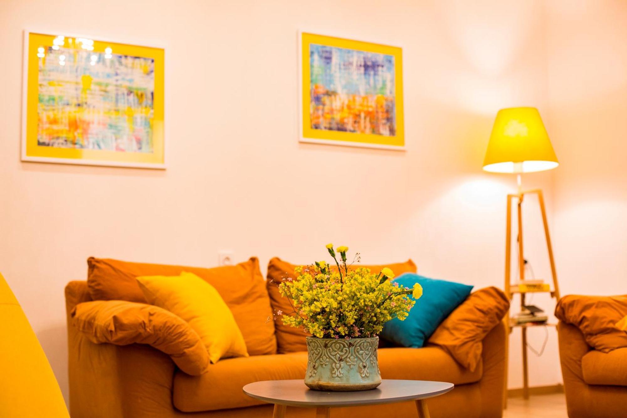 Yellow Apartment In Avlabari Tbilisi Esterno foto