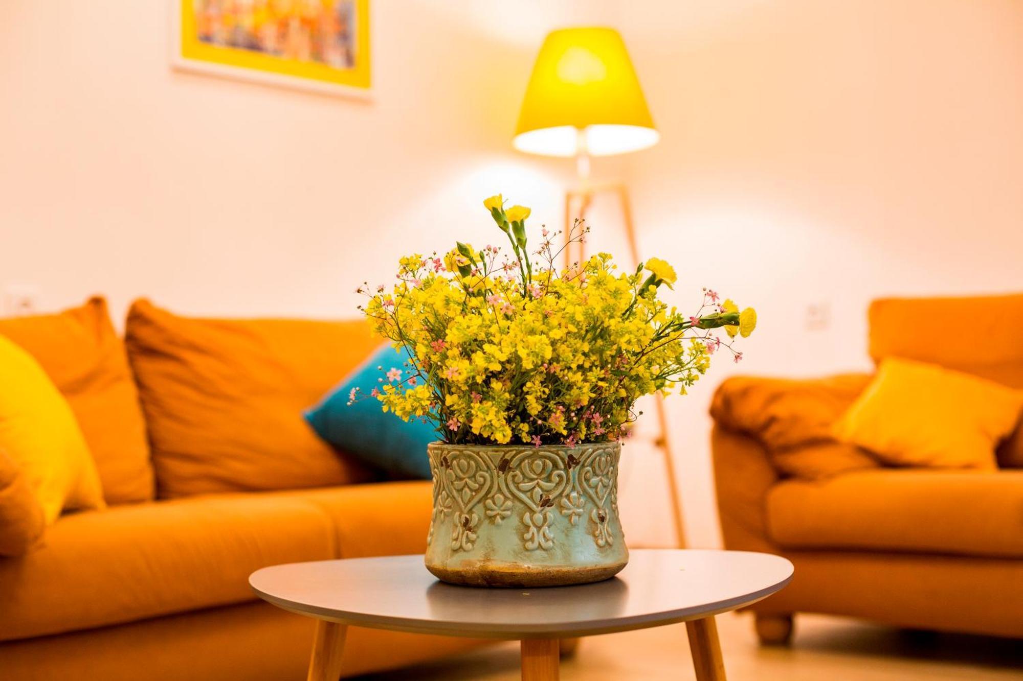 Yellow Apartment In Avlabari Tbilisi Esterno foto