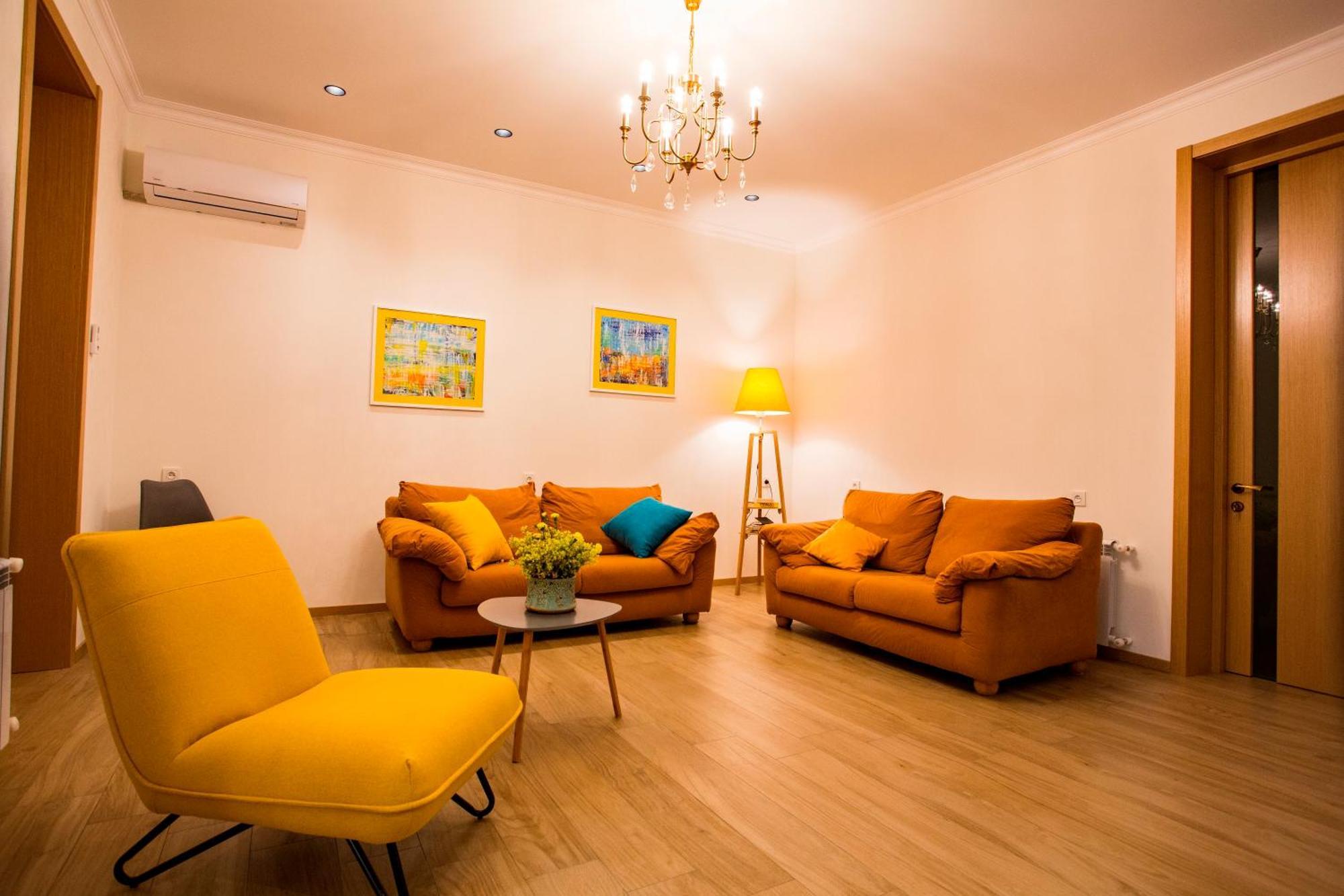 Yellow Apartment In Avlabari Tbilisi Esterno foto