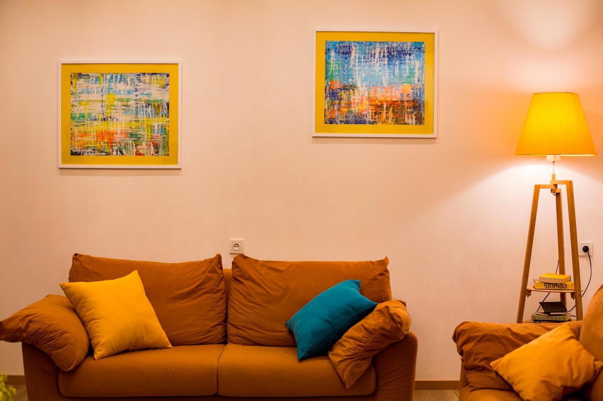 Yellow Apartment In Avlabari Tbilisi Esterno foto