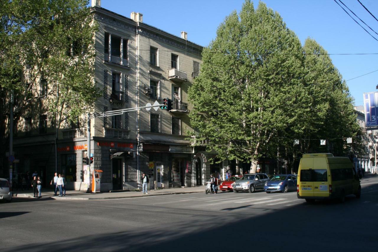 Yellow Apartment In Avlabari Tbilisi Esterno foto