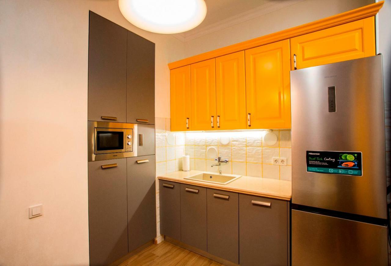 Yellow Apartment In Avlabari Tbilisi Esterno foto