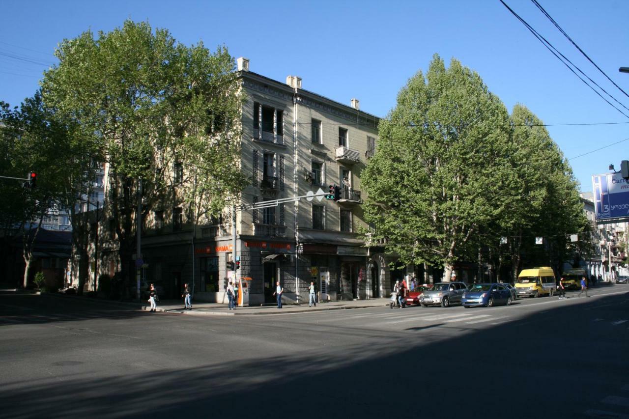 Yellow Apartment In Avlabari Tbilisi Esterno foto